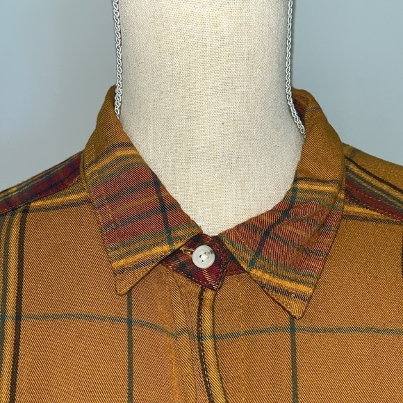 Mossimo Supply Co Plaid Button Up flannel size Large sleeveless are 3/4 sleeves. - Picture 3 of 7